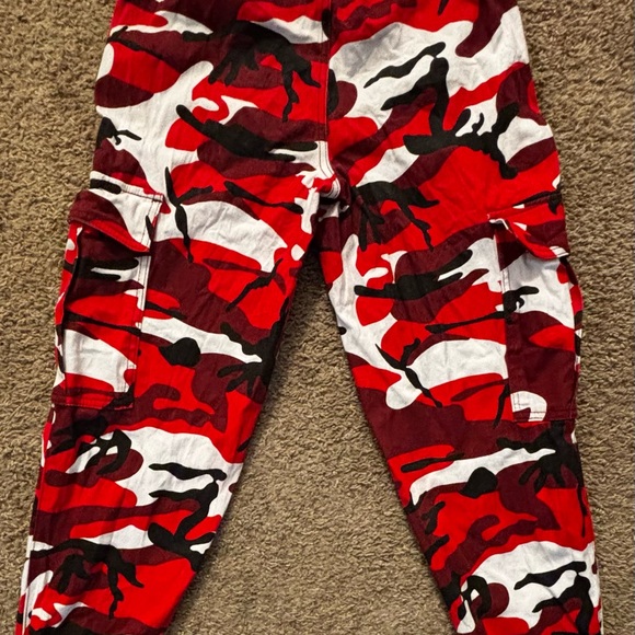 Rue 21 Woman’s Size Sm. Red Camo print Joggers Cargo pockets Great condition - Picture 5 of 16